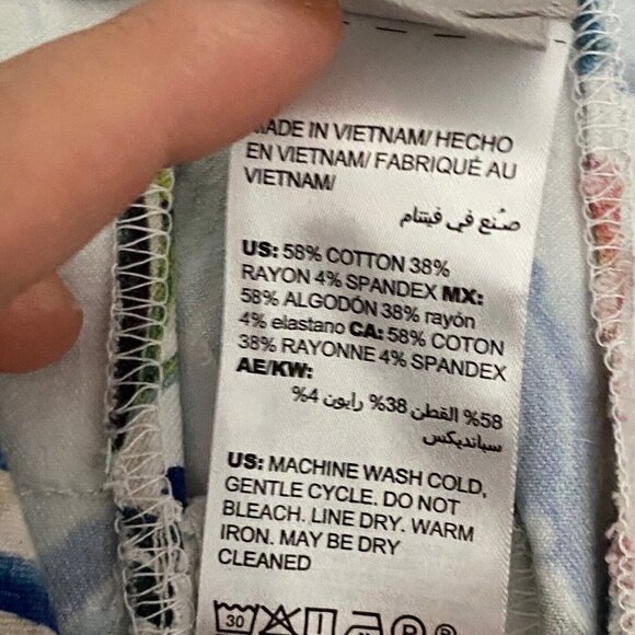 Chicos Pants Womens 0 US 4 Secret Stretch Palm-Print Straight-Leg Crops - Picture 7 of 9